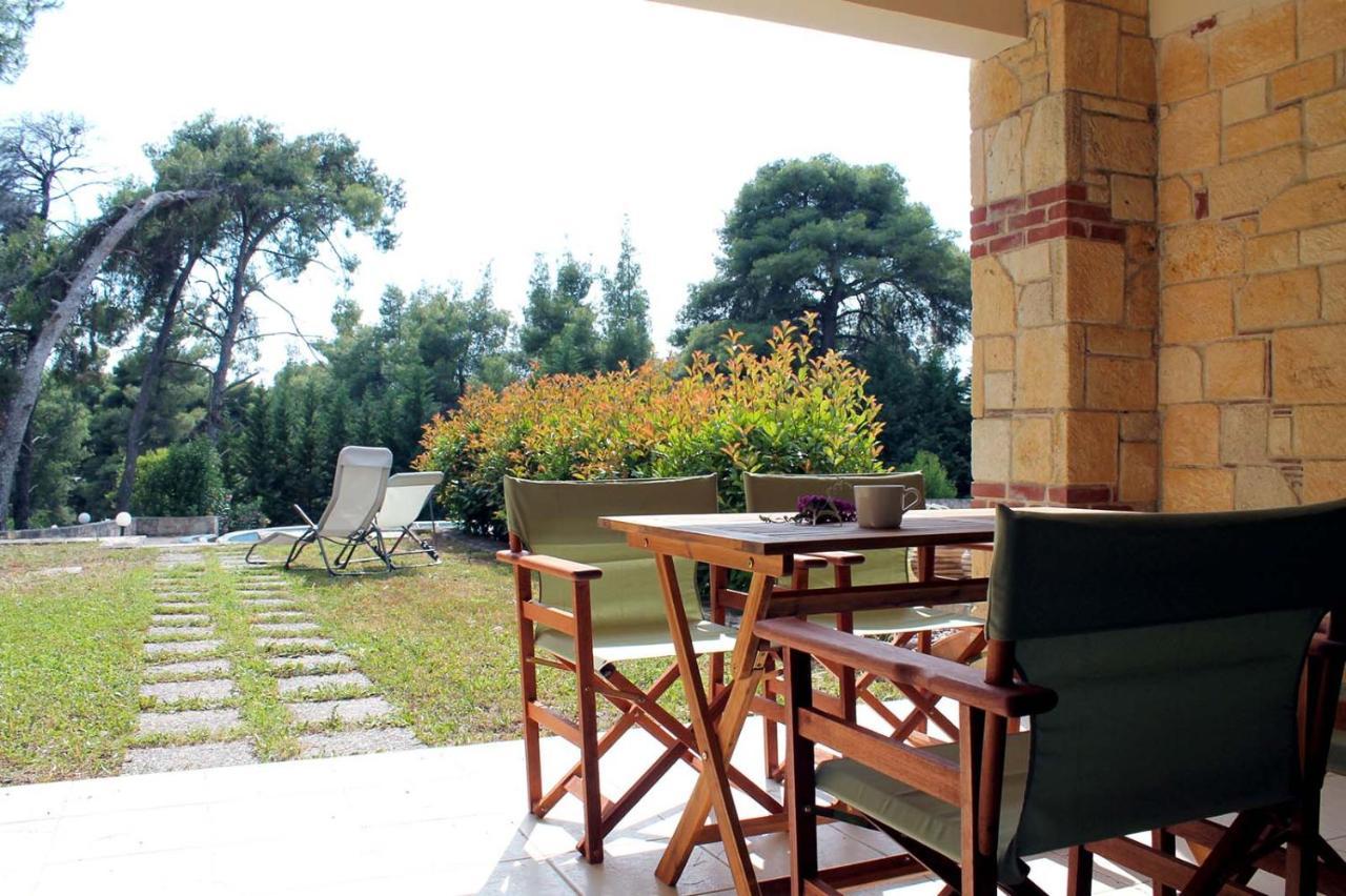 4 Bedroom Villa With Pool And Garden Неа-Фокеа Екстер'єр фото