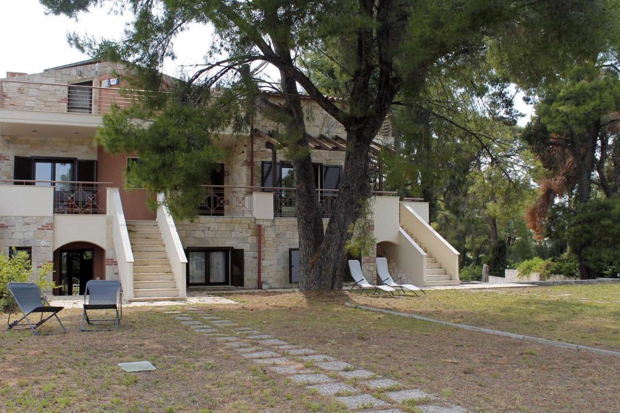 4 Bedroom Villa With Pool And Garden Неа-Фокеа Екстер'єр фото