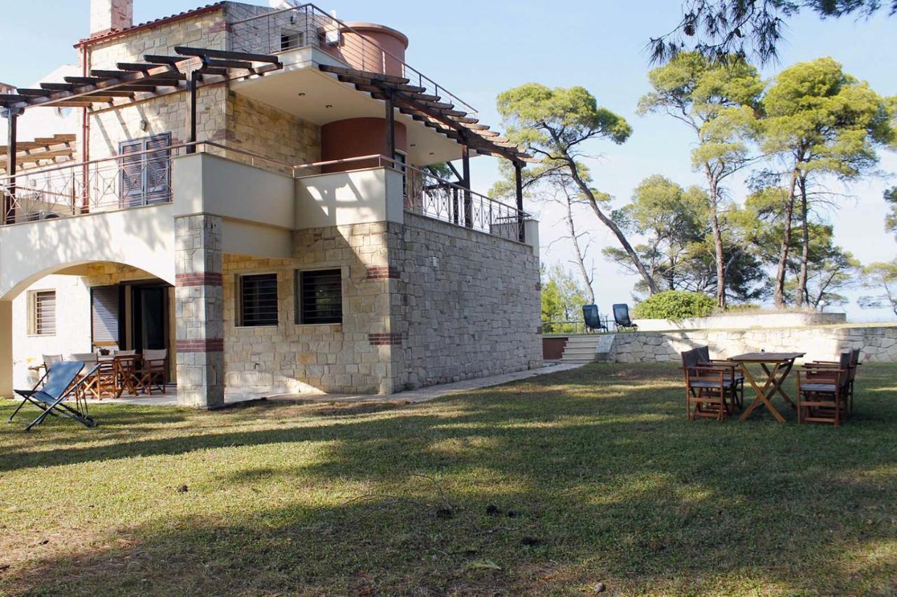 4 Bedroom Villa With Pool And Garden Неа-Фокеа Екстер'єр фото