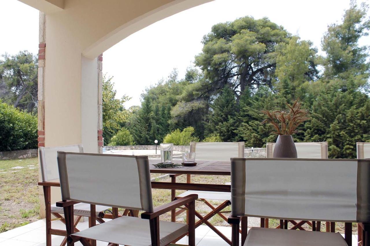 4 Bedroom Villa With Pool And Garden Неа-Фокеа Екстер'єр фото