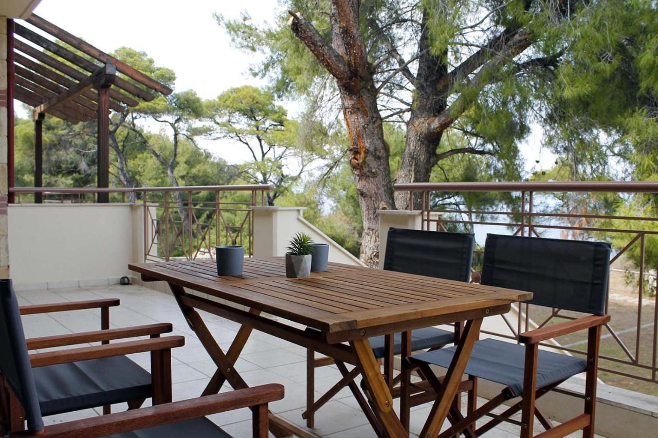 4 Bedroom Villa With Pool And Garden Неа-Фокеа Екстер'єр фото