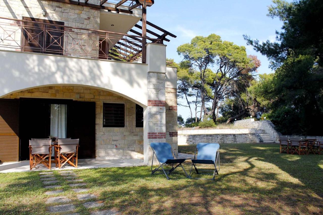 4 Bedroom Villa With Pool And Garden Неа-Фокеа Екстер'єр фото