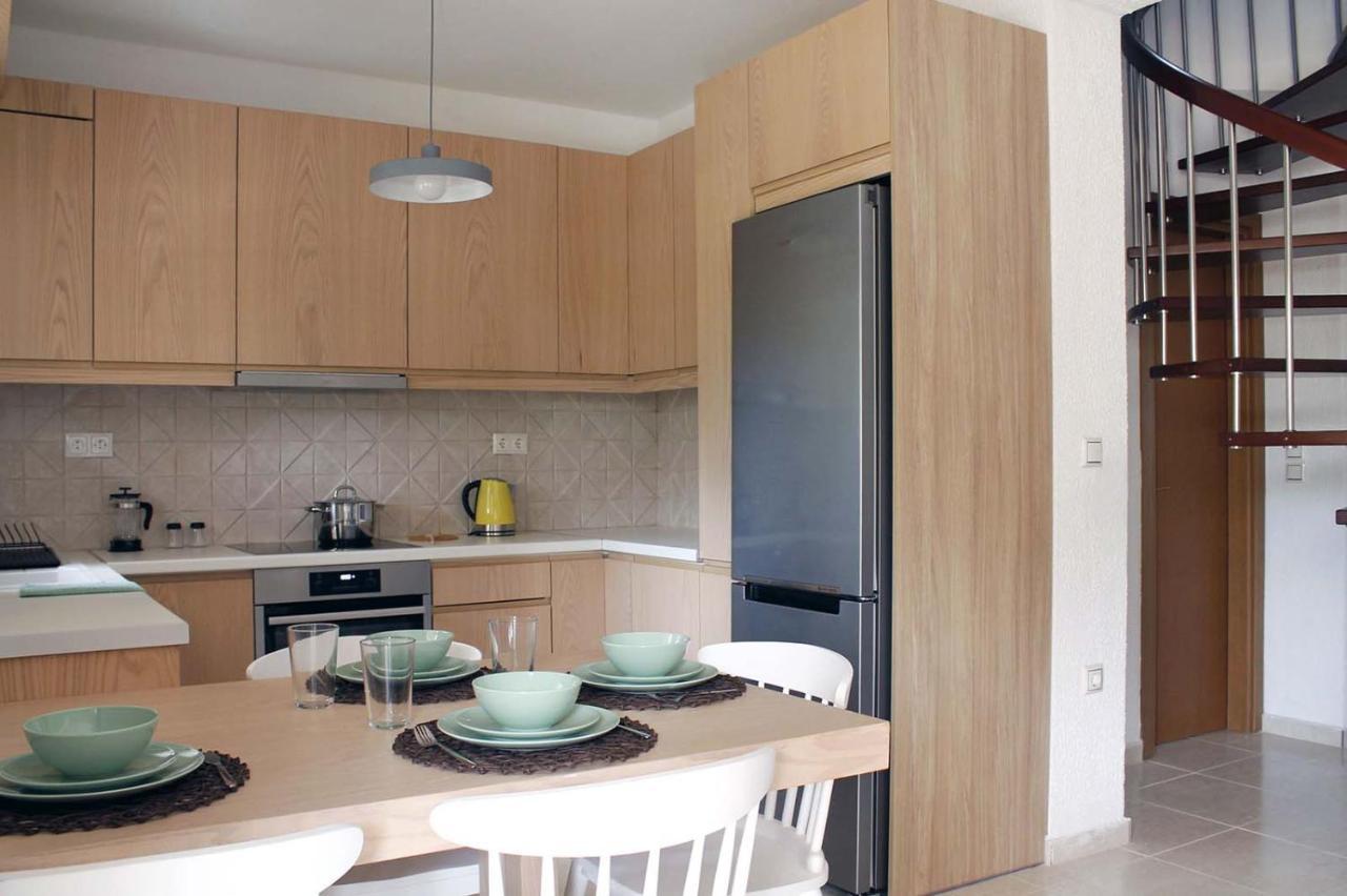 4 Bedroom Villa With Pool And Garden Неа-Фокеа Екстер'єр фото